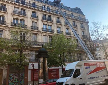 Camions et monte-meubles à Brunoy