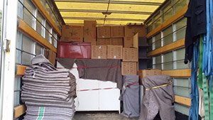 déchargement des biens sur le lieu d'arrivée